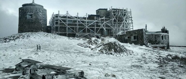Засніження та посилення морозу: на Карпатах досі не вщухає сніг