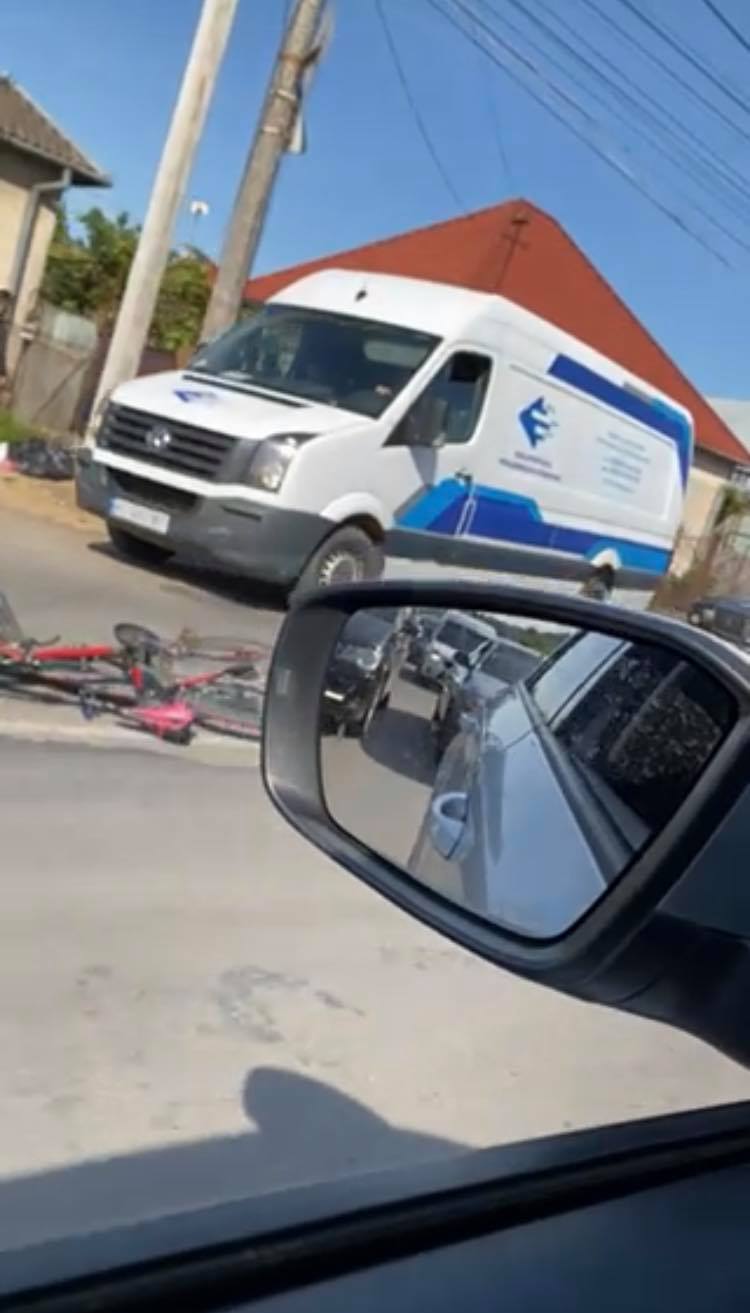 Ранкова ДТП у Мукачеві: легковик збив неповнолітнього велосипедиста