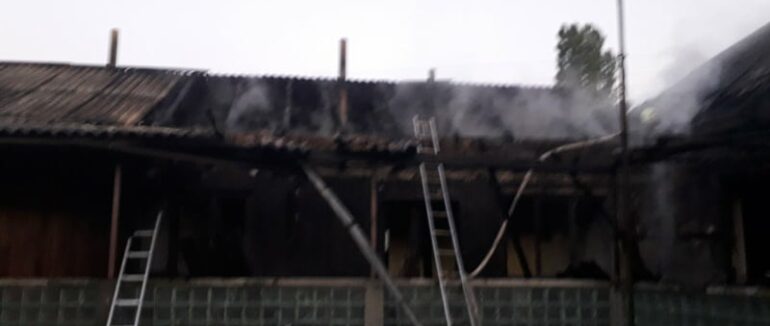 Пожежа на Виноградівщині: вогнеборці врятували житловий будинок з прибудовою від пожежі