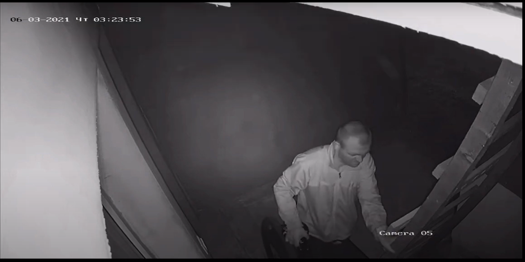 В Ужгороді чоловік викрав велосипед з двору