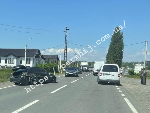 Автозіткнення на Берегівщині: автомобілі зазнали серйозних ушкоджень