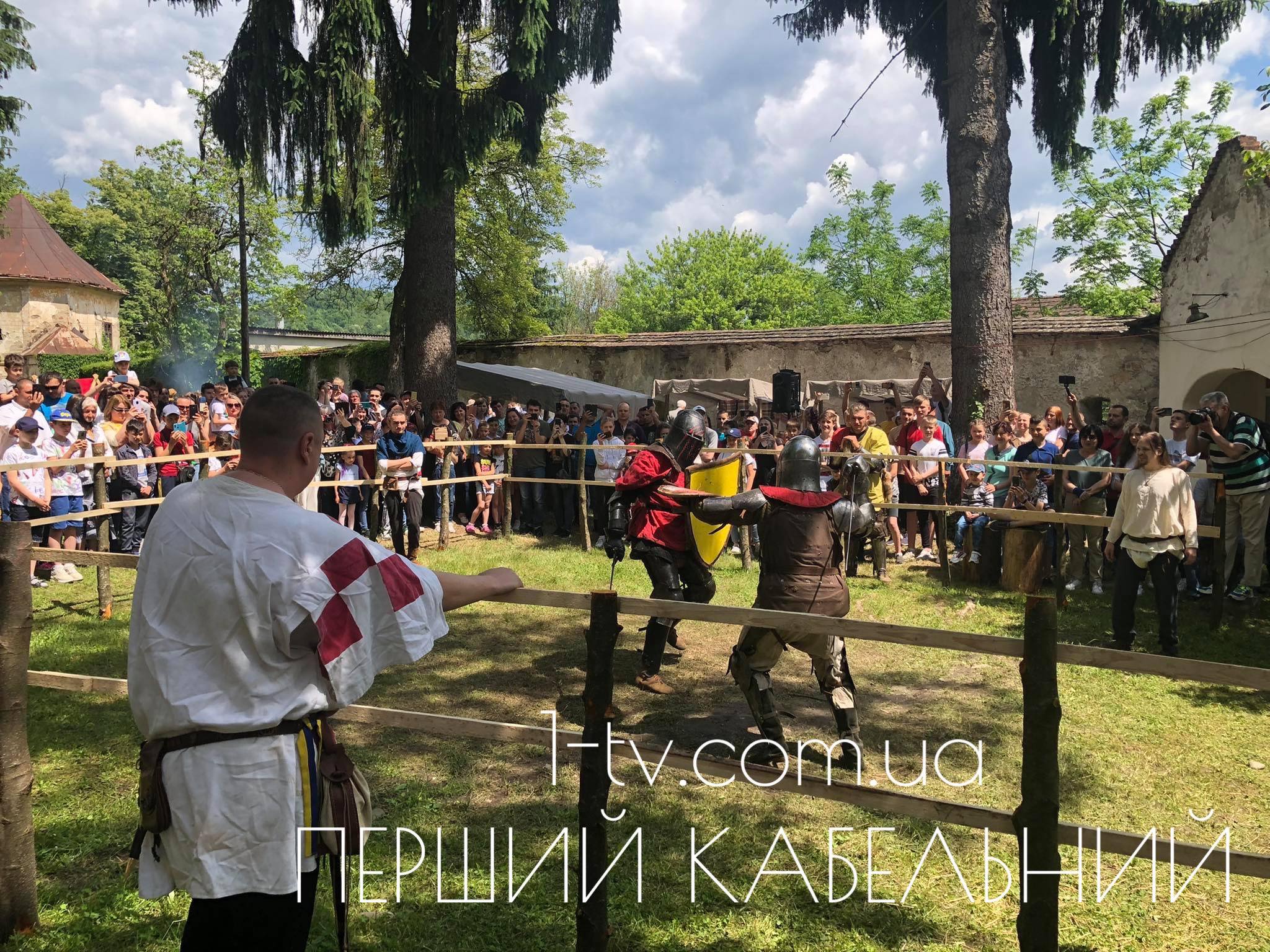 20 ремесел і справжні лицарські бої: Довжанський палац здивував усіх гостей