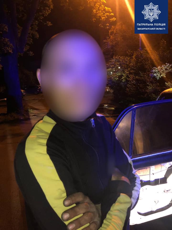 На Ужгородщині п’яний водій без документів чинив злісну опору патрульним: чоловікові загрожує штраф сумою понад 71 000 грн