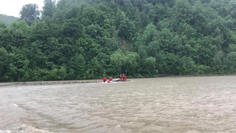 Прикарпаття, річка, течія, виявили тіло, рятувальники, пошуки, зникла дитина