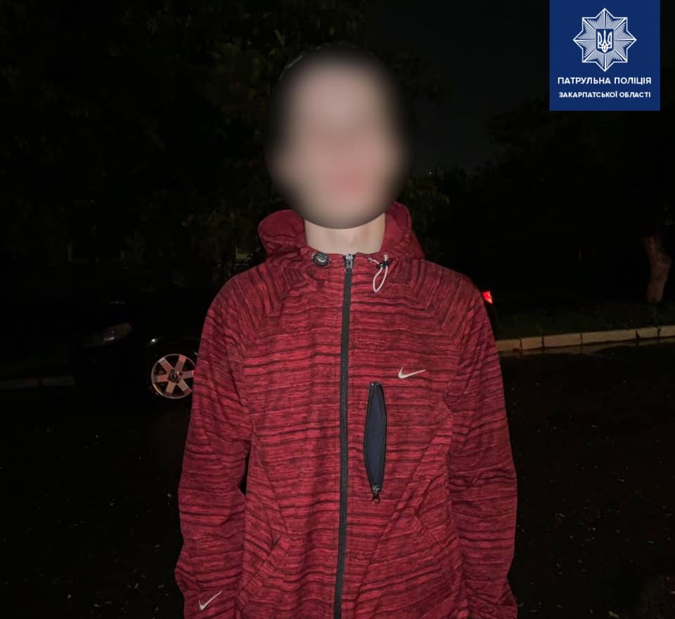 Пошкодили чужий автомобіль: в Ужгороді затримали неповнолітніх