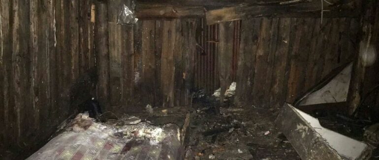 Вечірня пожежа у Виноградові: вогнеборці вчасно врятували майно від полум’я