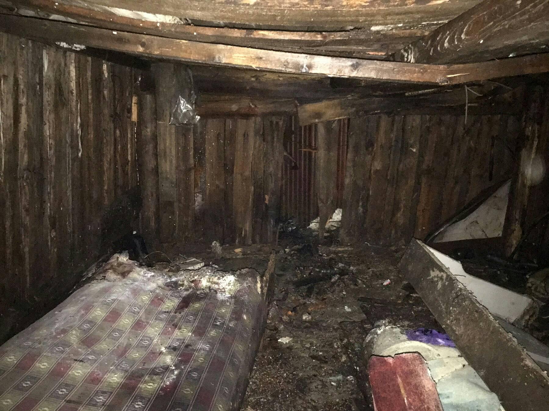 Вечірня пожежа у Виноградові: вогнеборці вчасно врятували майно від полум`я