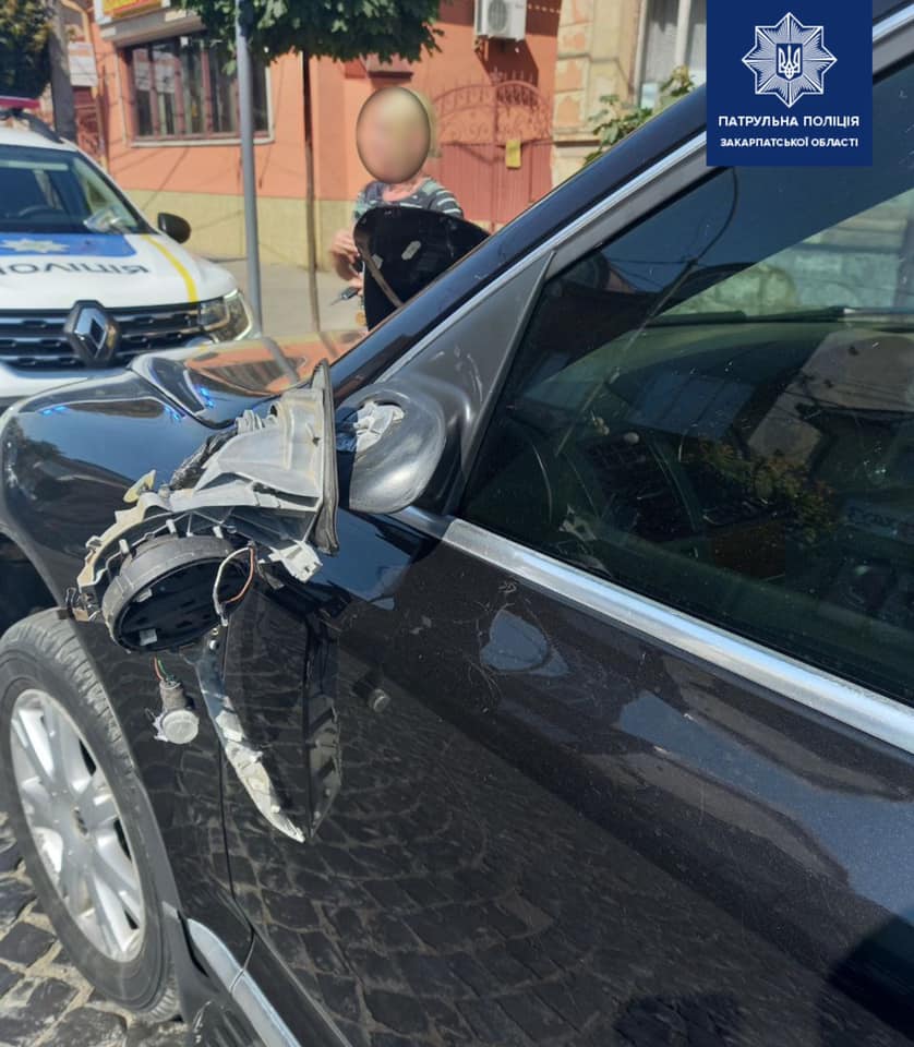 У Мукачеві водій вчинив ДТП та зник з місця події