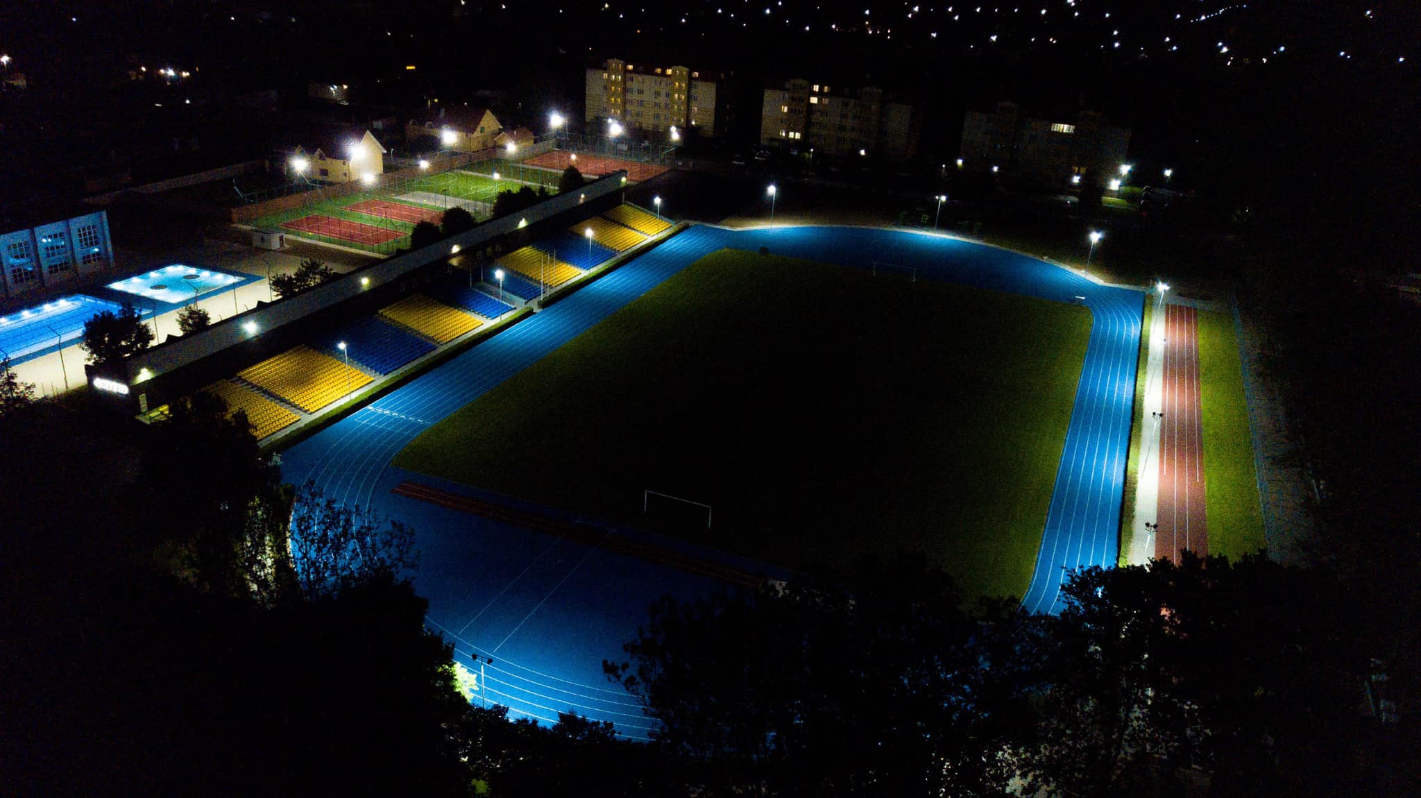 Нічні знімки ДЮСШ в Мукачеві