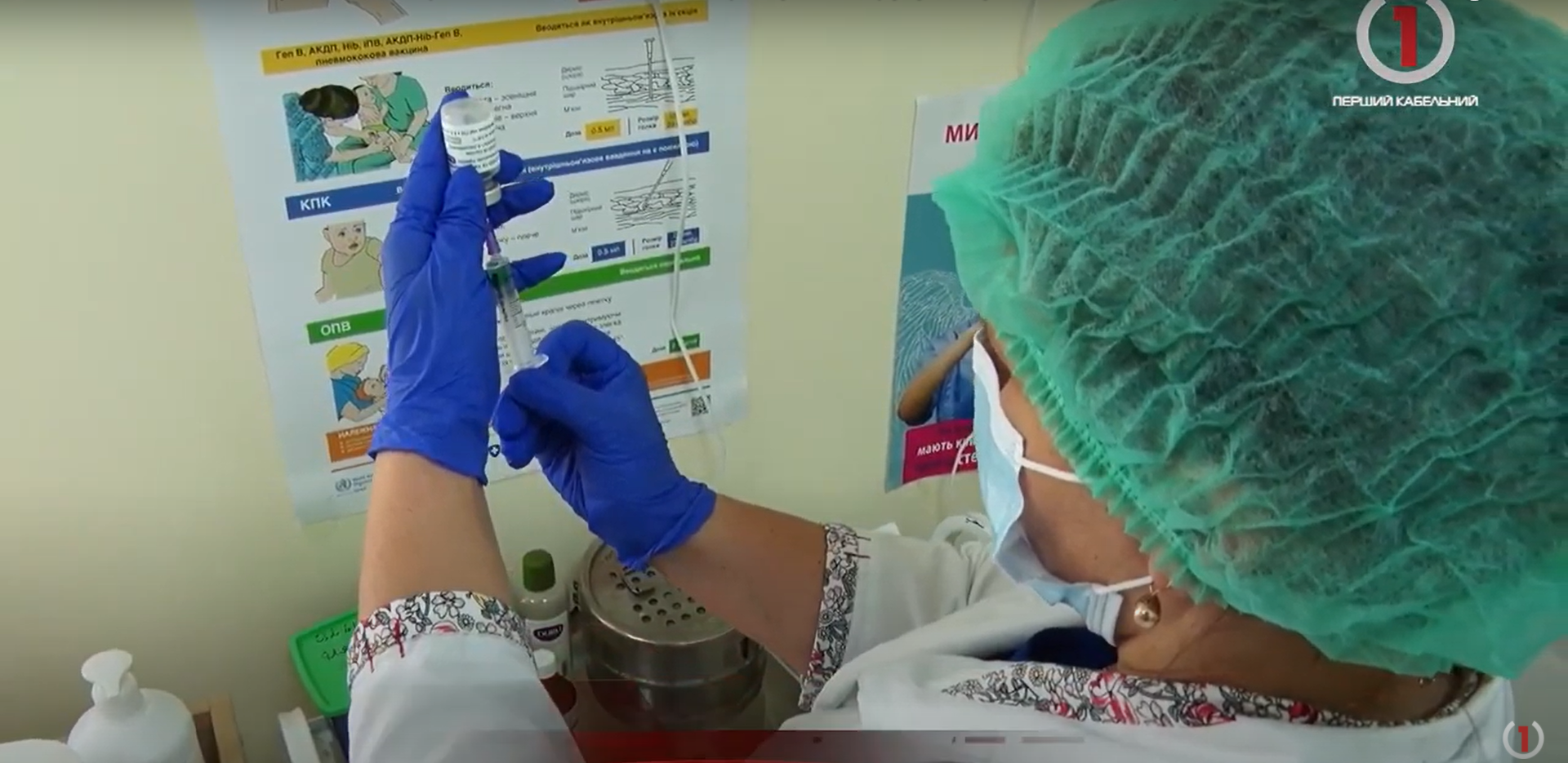 Ревакцинація та ковідний сертифікат: тячівці почали отримувати другу дозу ін`єкції від коронавірусу (ФОТО; ВІДЕО)