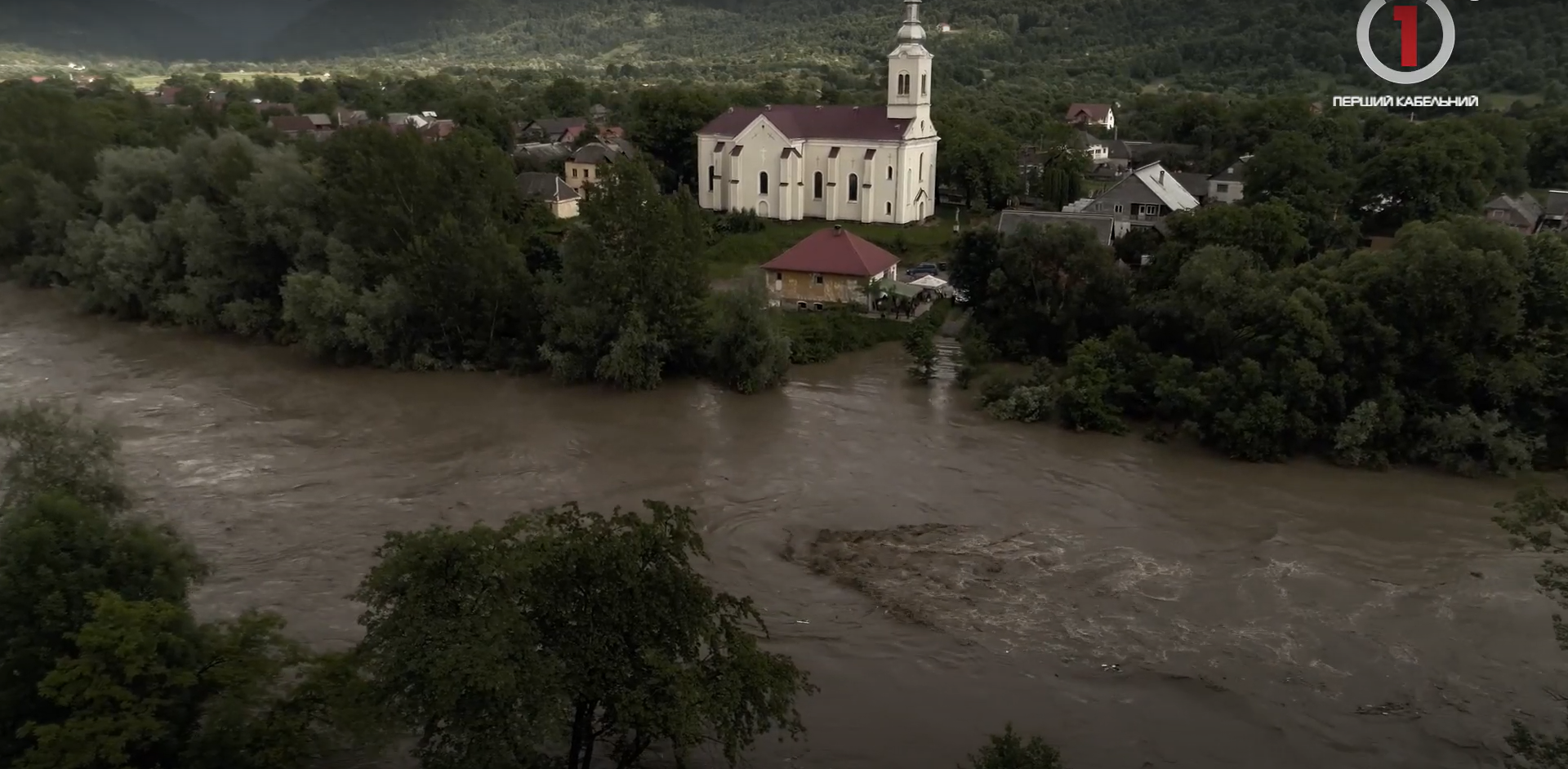 Річниця стихії: як і чому жителі Ясінянської громади досі страждають від наслідків червневого паводку (ФОТО; ВІДЕО)
