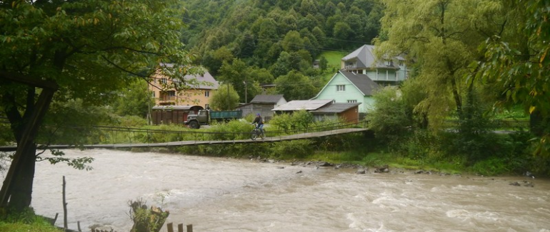 В річці на Закарпатті виявили труп людини: стала відома особистість загиблого