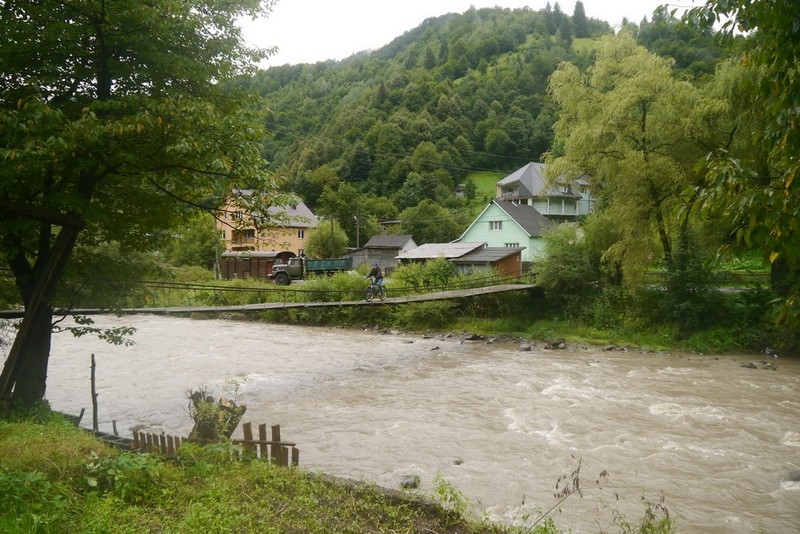 В річці на Закарпатті виявили труп людини: стала відома особистість загиблого