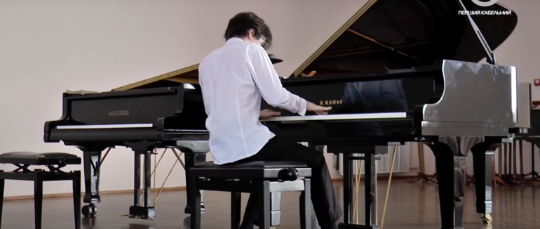 Творчий концерт: закарпатець віртуозно зіграв твори легендарного композитора (ФОТО; ВІДЕО)