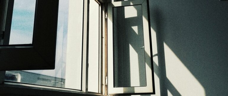 В Ужгороді жінка розбилася впавши з дев’ятиповерхівки