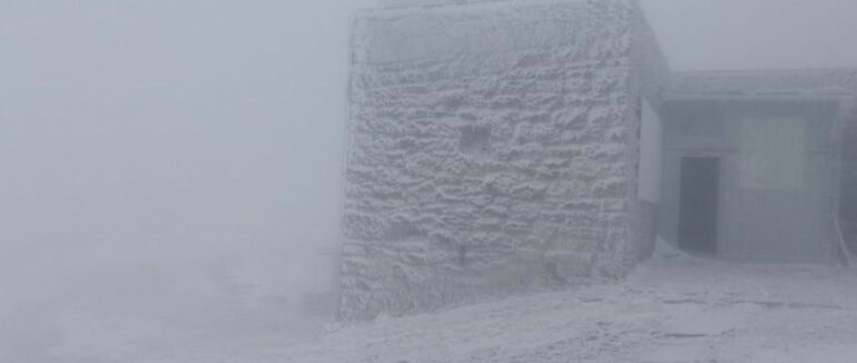 В перший день літа у Карпатах випав сніг