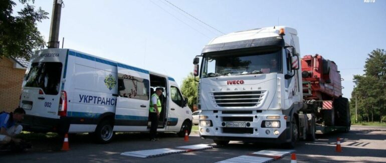 В Україні може збільшитися кількість випадків із надсиланням “листів щастя” за порушення ПДР: що відомо