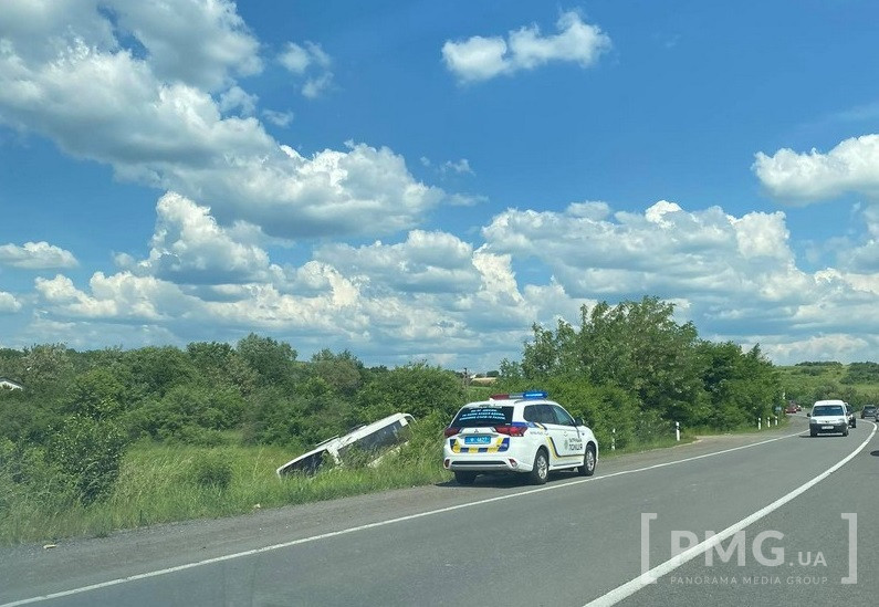 ДТП на Ужгородщині: пасажирський  автобус злетів у кювет