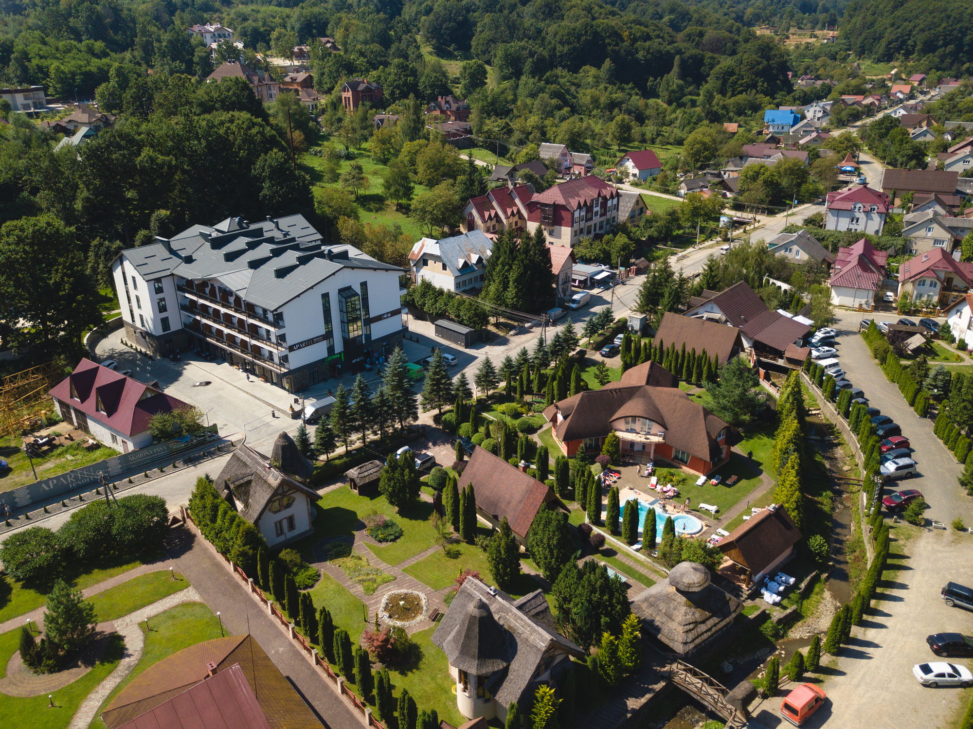 Відомі тревел-блогери розповіли де у Закарпатській області можна відпочити