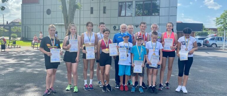 На стадіоні оновленої ДЮСШ пройшли перші змагання з легкої атлетики