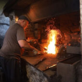 «Гамора» Лисичова: відео про нелегке чоловіче ремесло