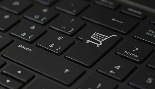 Корисні поради: як не помилитися при купівлі одягу через інтернет