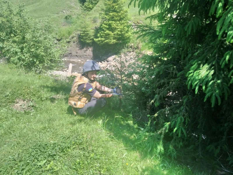 Небезпечна знахідка на Закарпатті: у Воловці турист знайшов мінометну міну