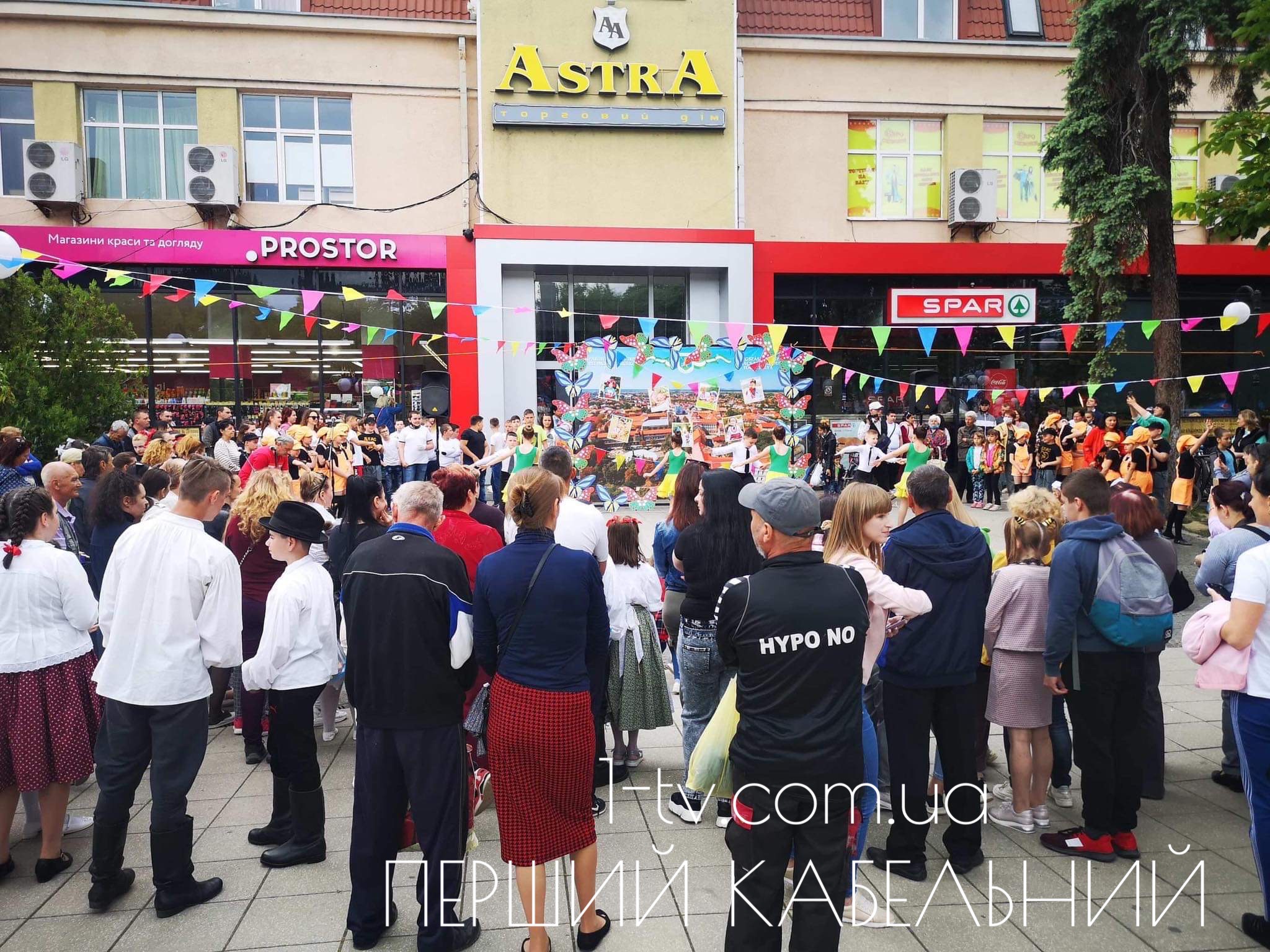 Берегівські дітлахи розважалися у своє "професійне свято" (ФОТО, ВІДЕО)