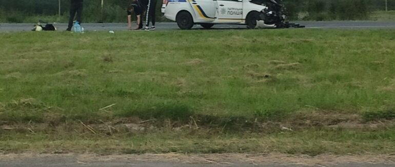 Вечірня ДТП на Закарпатті: за участю поліцейського автомобіля