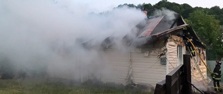 Ранкова пожежа на Тячівщині: вчасно прокинувшись, господарка встигла врятувати свою сім’ю