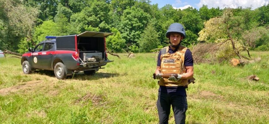 На Берегівщині рятувальники ідентифікували міну