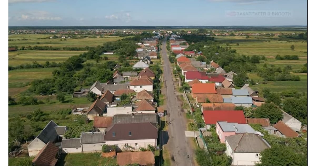 "Закарпаття з висоти": село Зняцьово з висоти пташиного польоту