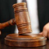 Хабарнику із Закарпаття суд обрав запобіжний захід