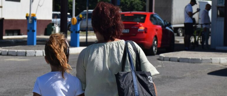 На Закарпатті жінка намагалась незаконно перевести через кордон двох дітей
