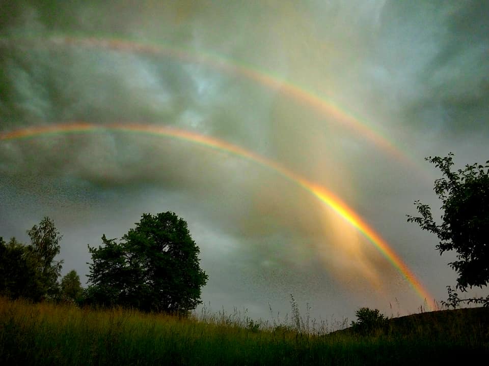 Подвійна веселка: неймовірну красу сфотографували жителька Свалявщини