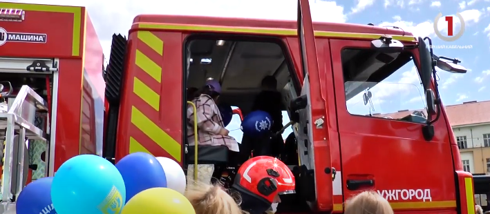 Екстрене свято під стінами Закарпатської ОДА (ФОТО, ВІДЕО)