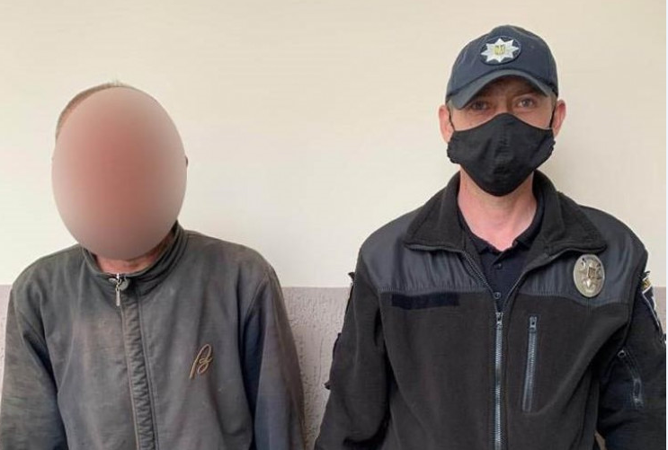 На Виноградівщині невідомий викрав з автомобіля місцевого жителя мобільний телефон