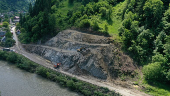 На Рахівщині завершують дробити скелю