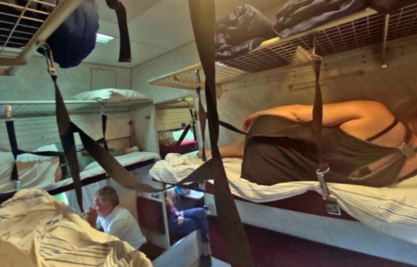 Після трагічної події у поїзді “Рахів – Київ” пасажирів почали пристібати ременями безпеки