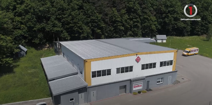 Корисний візит: для учнів приватного ліцею Ужгорода провели цікаву екскурсію на виробництво “Крайна” (ФОТО, ВІДЕО)