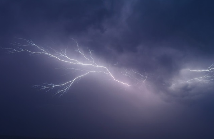 На Закарпатську область сунеться негода: може призвести до порушень електропостачання