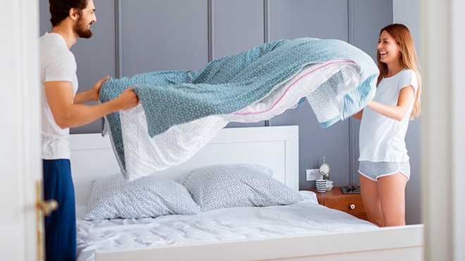 Як швидко та без зайвих зусиль замінити підковдру: відео