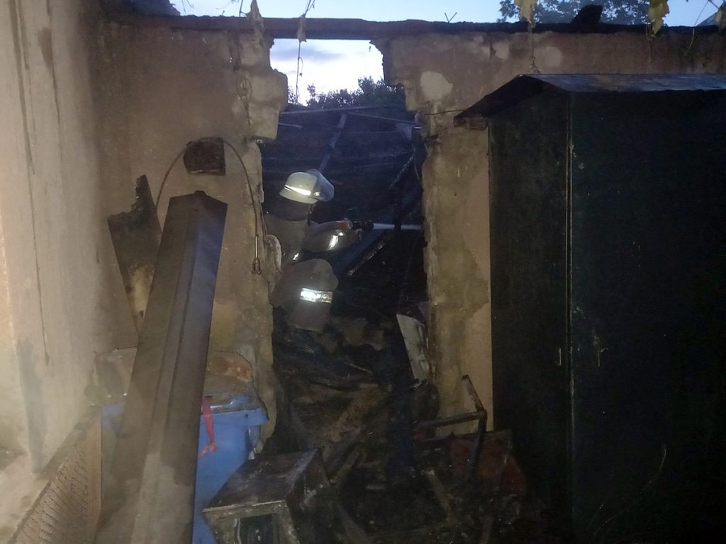 Вночі у Мукачеві відбулася пожежа на території приватного господарства