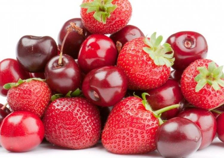 Ароматна та смачна: скільки в обласному центрі Закарпаття коштує черешня та полуниця