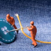 На Закарпатті підприємства легкої промисловості за січень-квітень реалізували понад 480 млн