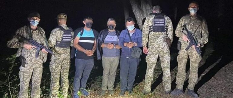 На закарпатському кордоні затримали двох громадянин Туреччини та громадянина Болгарії