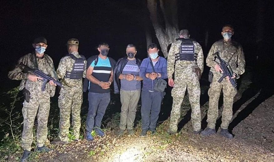 На закарпатському кордоні затримали двох громадянин Туреччини та громадянина Болгарії
