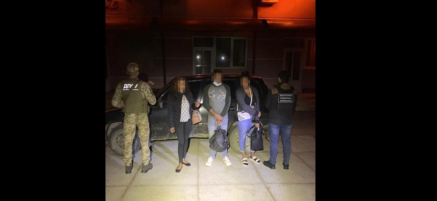 Незаконний перетин кордону: на Закарпатті затримали трьох мігрантів