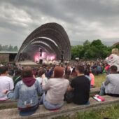 Повний аншлаг: в Ужгороді відбувся концерту гурту “Без обмежень”