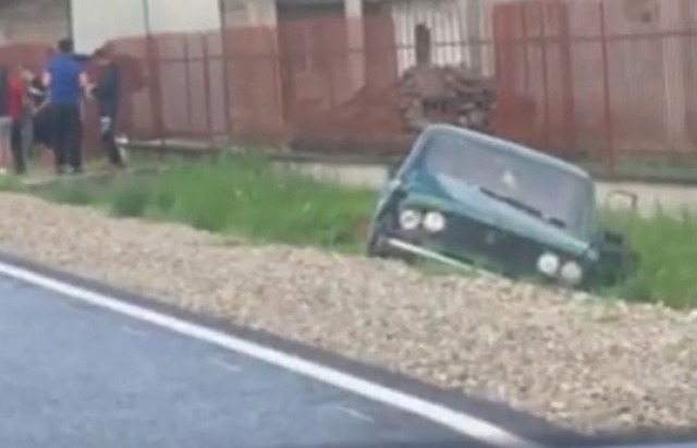 Вечірня ДТП на Мукачівщині: одна з автівок вилетіла у кювет